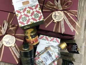 Christmas Gift Box with Cretan Goods