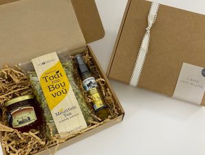 Gift Box with Honey, Mountain Tea and Olive Oil