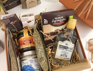 Cretan goodies box with 7 traditional products