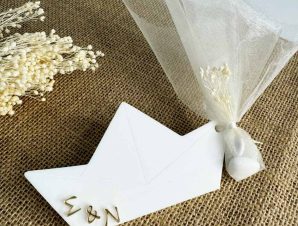 White Little Boat Plexiglass Wedding Favors