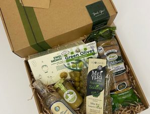 Greek Flavours Gift Set with Ouzo