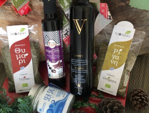 Organic Cretan Products for salads in a Christmas gift set