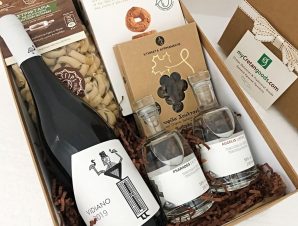 Gift Set Vidiano and Single Variety Tsikoudia by Lyrarakis