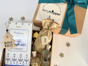 Aretousa’s Kourabie and 35N Tsikoudia – Christmas Corporate Gift Box