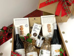 Tsikoudia Wines Lyraraki and Christmas Treats